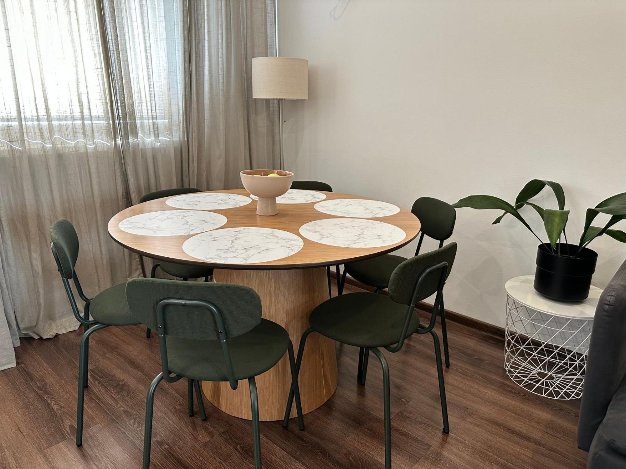 Spacious 3-bedroom Modern - Newly Furnished Apartament *